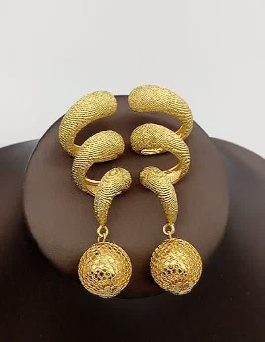 Gold curly ball Earrings