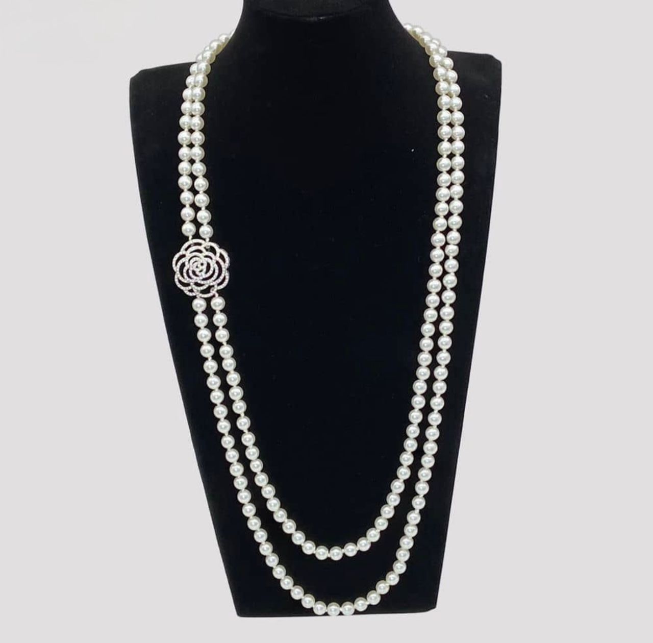 2layers Long Pearl Necklace with Silver Brooch