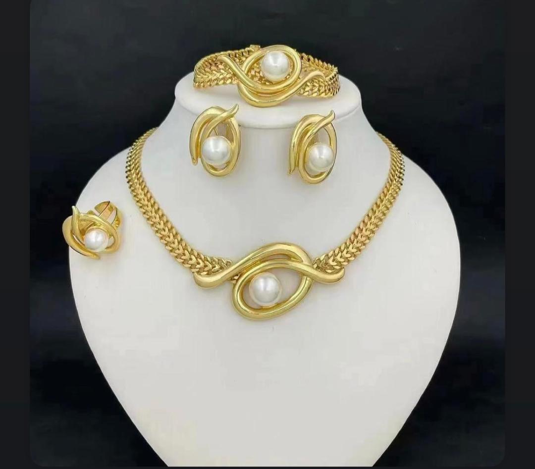 4pcs Gold n Pearl Costume Set