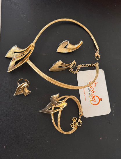 4pcs Gold Jewelry Set with Silver Accent