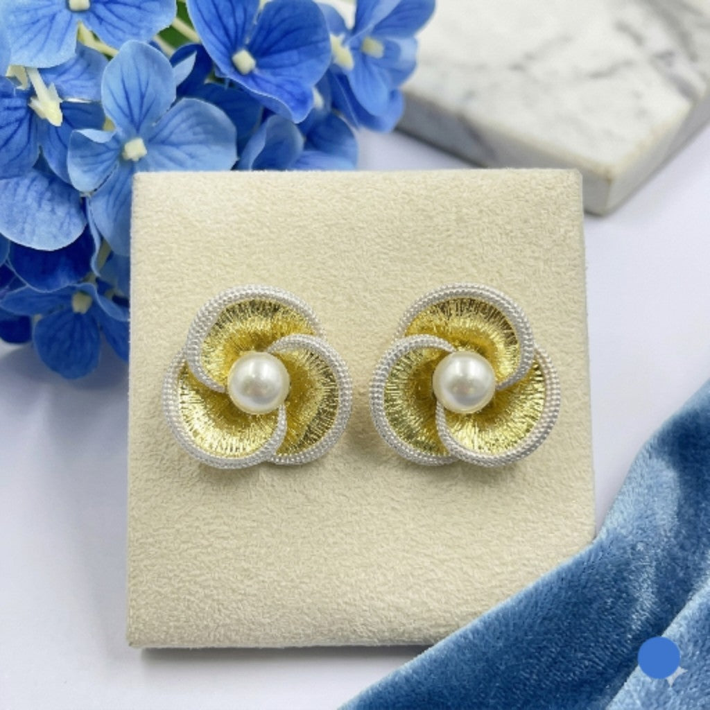Empress Pearl Stud